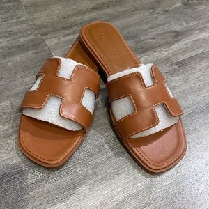 NEW Oran Style Design Flat Slide Sandals with H Band (Gold / Tan)